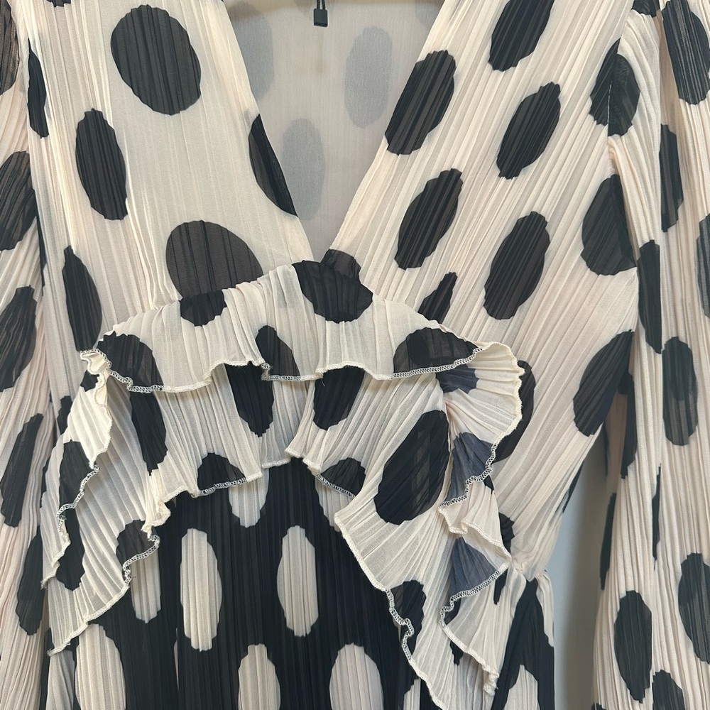 Nasty Gal Black and Cream pleated Polka Dot Long Sleeve Dress - Picture 4 of 4